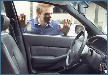 Safe Key Shop Merchantville, NJ 856-532-0059 - 19-locked-keys-in-car